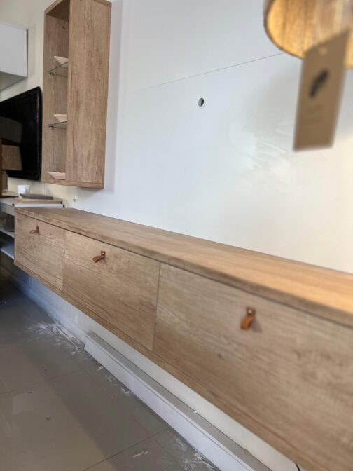 PANEL VARILLADO HASTA 65'' CON 3 PUERTAS BASCULANTES Y 3 ESTANTES - Imagen 9