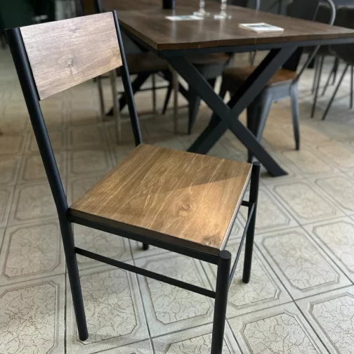 SILLA TUBING LAUREL MACIZO PATA DE HIERRO NEGRO